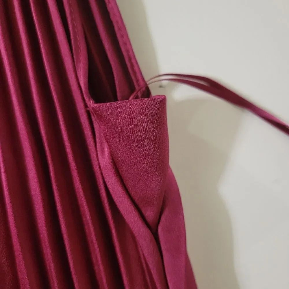 1.STATE Pleated Halter-Neck Top - Picture 9 of 13